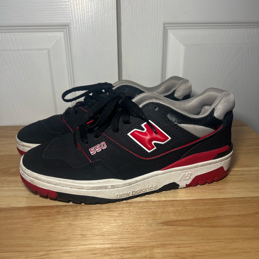 New Balance 550 Womens Size 7 Men’s 5.5 Black Red Athletic Shoes Sneakers
